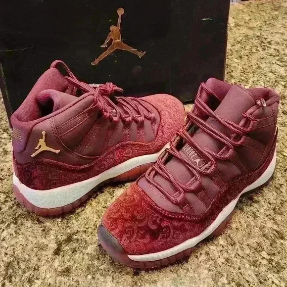 Jordan 11 Retro GG Heiress Velvet 2016 Grade School Size 4Y 852265-65 - Picture 7 of 11